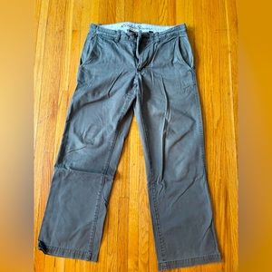 Eddie Bauer Men’s straight leg khakis in gray. 30x30